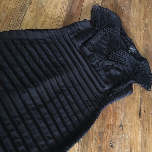 Black Body Con Dress - Picture 3 of 7